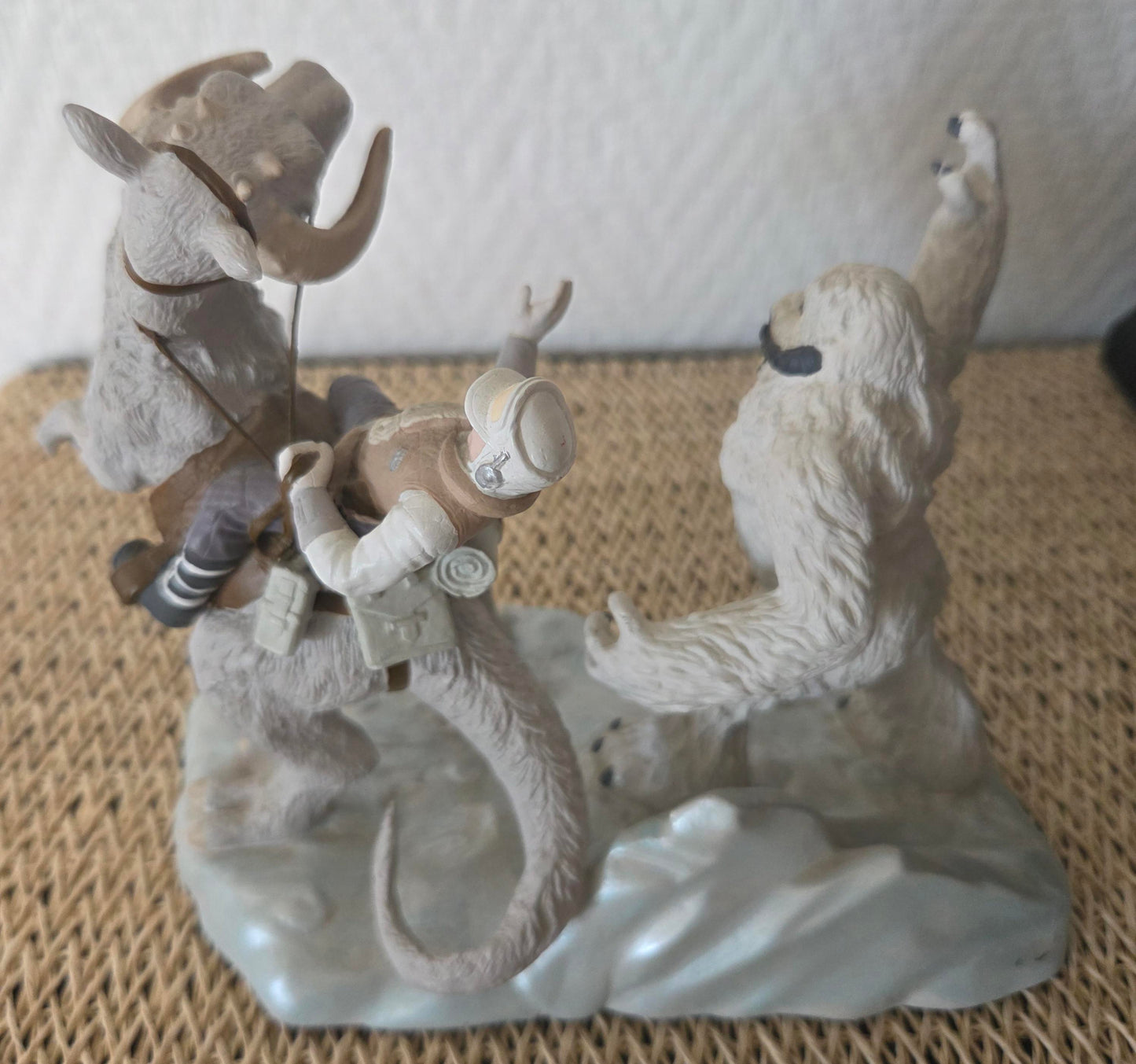 Diorama Star Wars – Scène Wampa & Luke – Statuette de collection (Édition limitée)