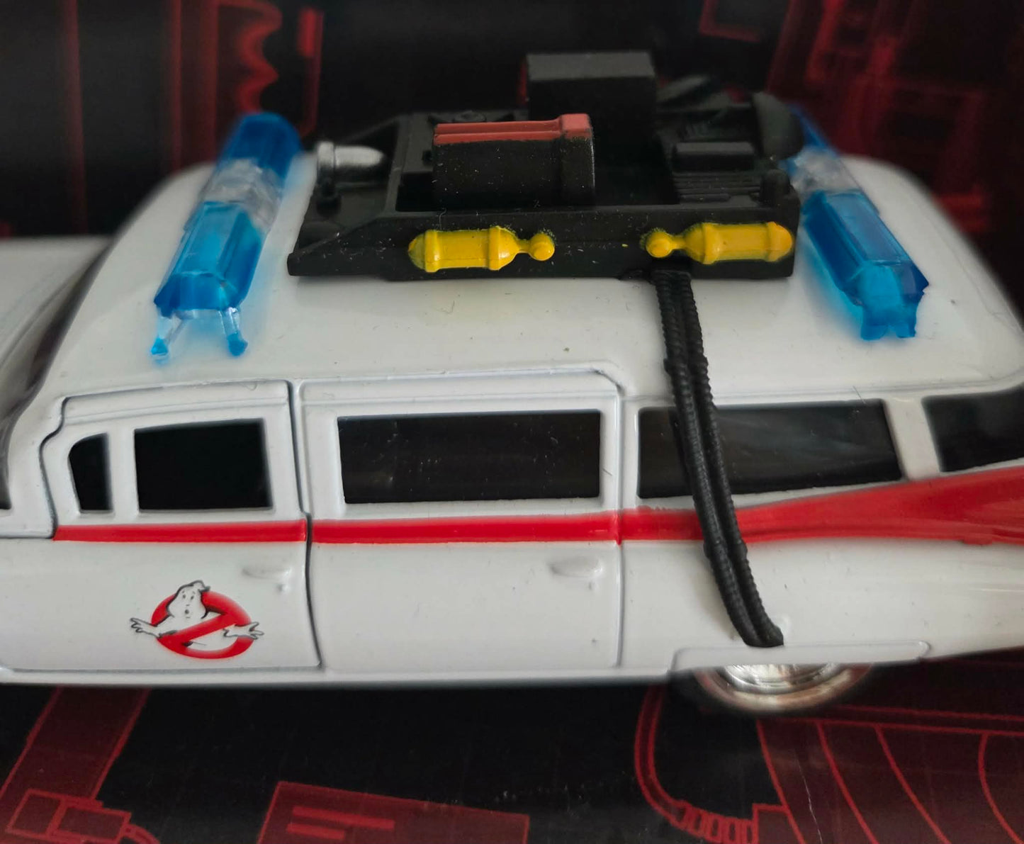 ECTO-1 – Ghostbusters – Réplique Miniature Die-Cast – Collection Officielle