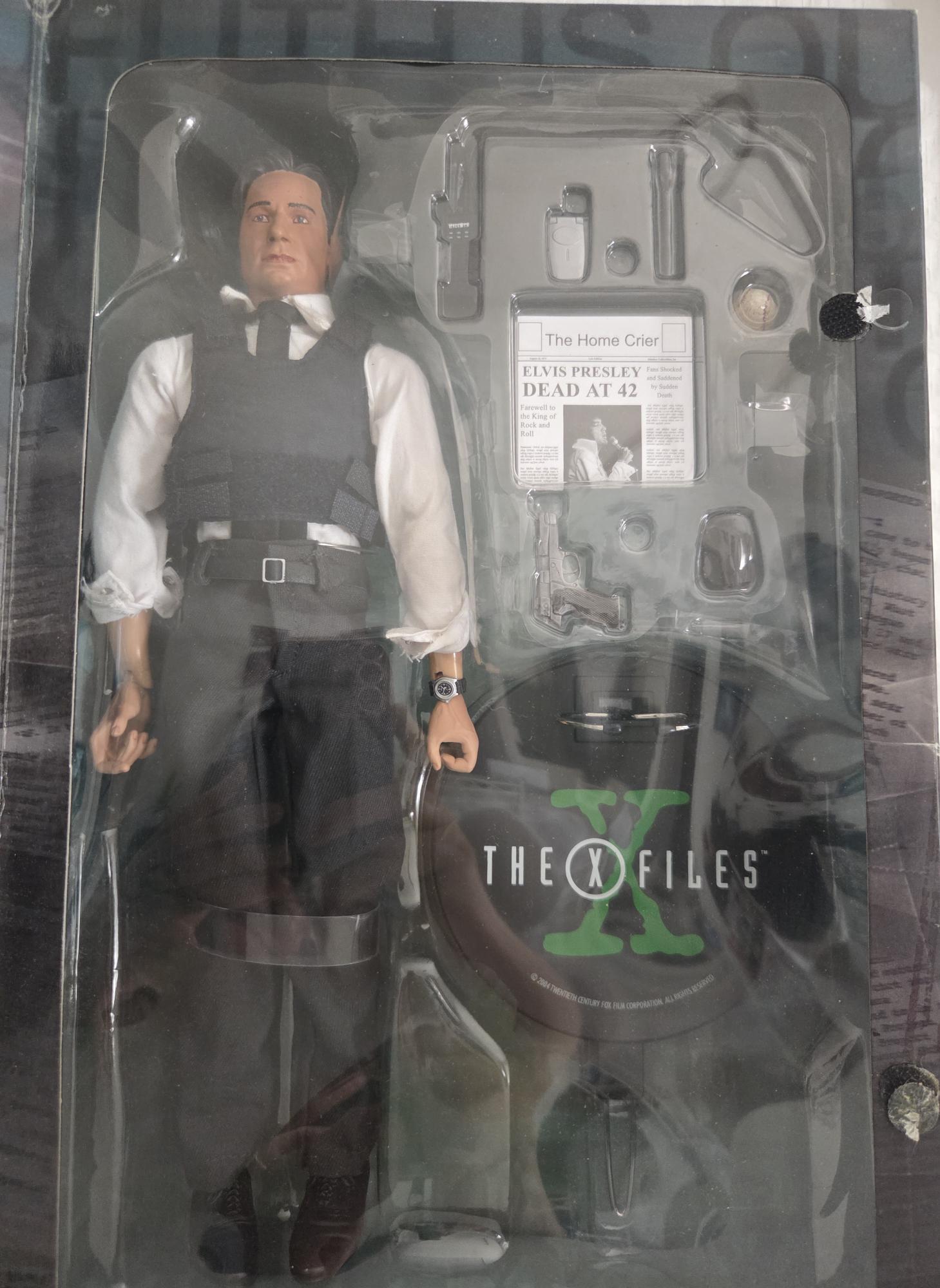 Figurine Fox Mulder X-Files Sideshow Collectibles – vue de dos vêtements en tissu