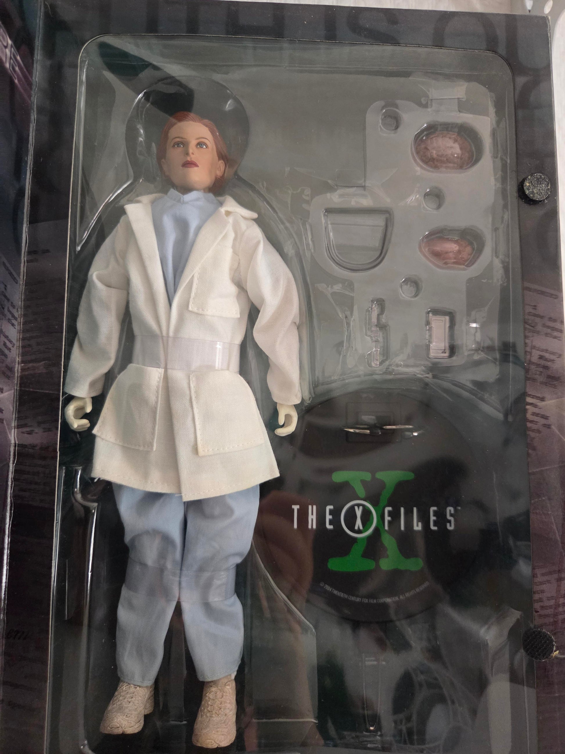 Figurine Dana Scully X-Files Sideshow Collectibles – vue de dos vêtements en tissu