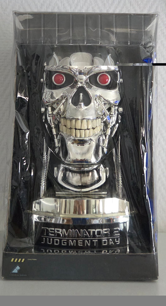  Buste T-800 Endoskull chromé avec yeux rouges lumineux, dans son emballage