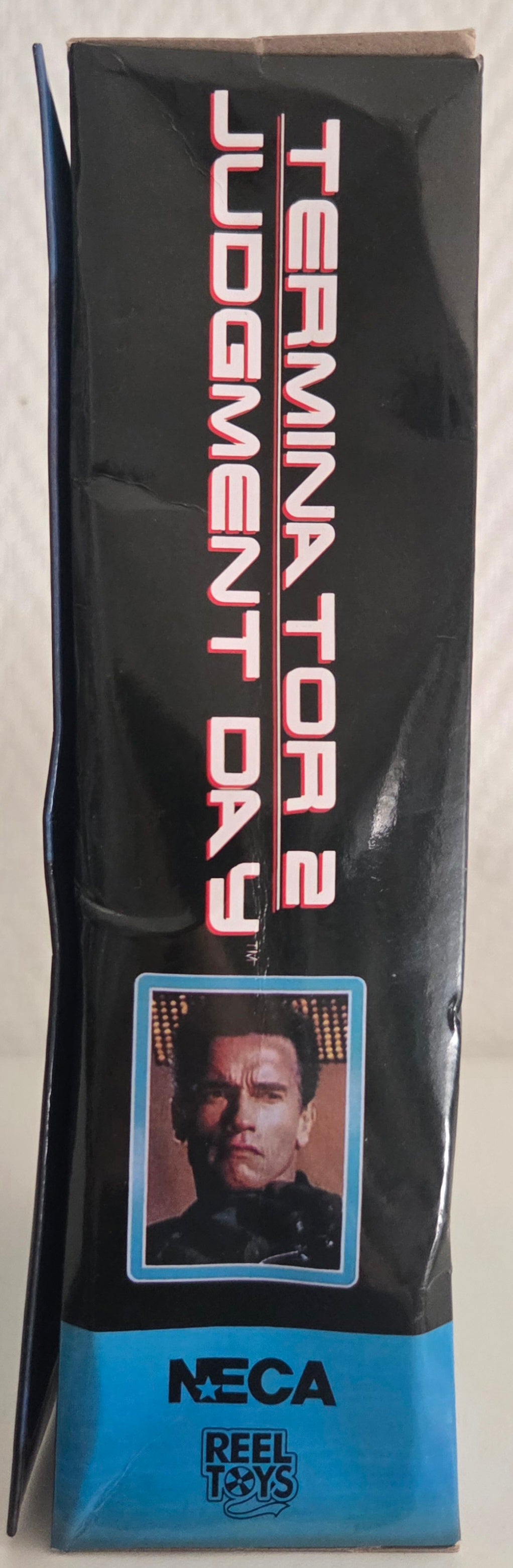 Tranche de la boîte figurine T-800 NECA Reel Toys – Terminator 2 Judgment Day, logo NECA visible
